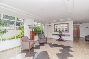 Image 21 - 882261