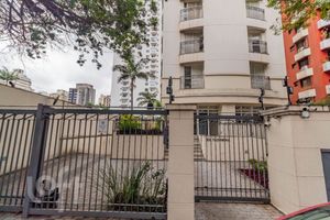 Image 35 - 882261