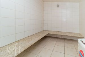 Image 32 - 882261