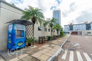 Image 10 - 882263