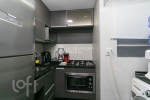 Image 6 - 882264