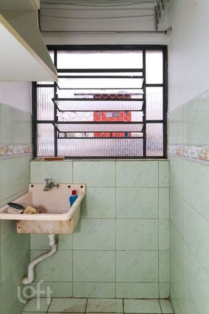 Image 10 - 882276