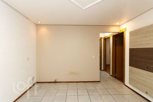Image 15 - 882276