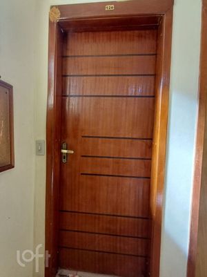 Image 10 - 882277