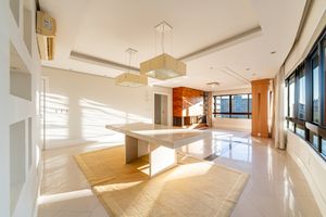 Image 8 - 882279