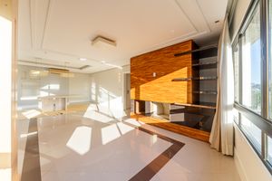 Image 5 - 882279