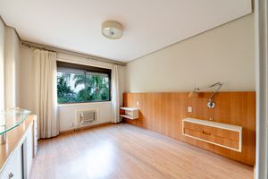 Image 17 - 882279