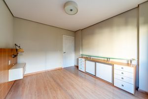 Image 16 - 882279