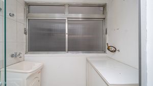 Image 9 - 882280