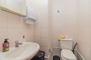 Image 12 - 882284