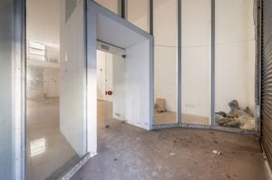 Image 24 - 882316