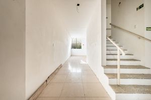 Image 11 - 882316