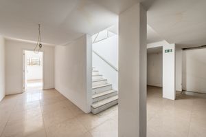 Image 10 - 882316