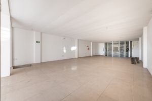 Image 1 - 882316