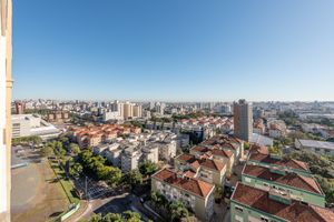 Image 12 - 882317
