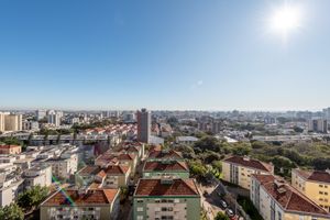 Image 16 - 882317