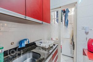 Image 19 - 882319
