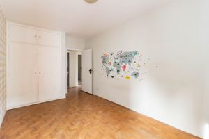 Image 12 - 882328