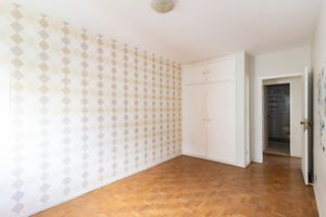 Image 11 - 882328