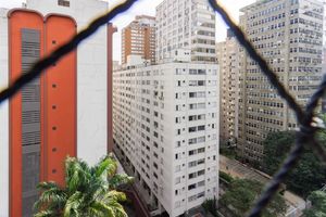 Image 21 - 882328