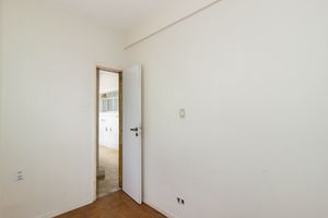 Image 27 - 882328
