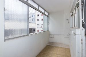 Image 31 - 882328