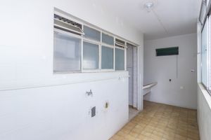 Image 30 - 882328