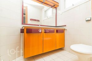 Image 19 - 882329