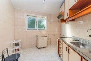 Image 11 - 882329