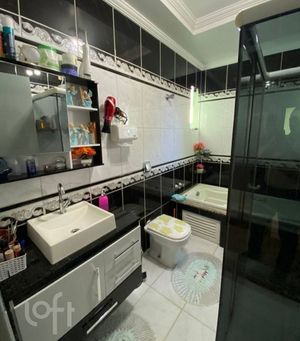 Image 10 - 882330