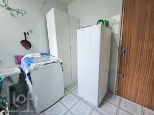 Image 6 - 882356