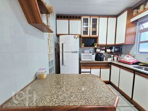 Image 5 - 882356