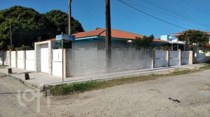 Image 0 - 882357