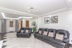 Image 4 - 882367