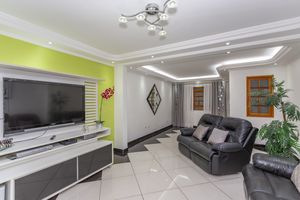 Image 3 - 882367