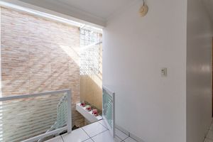 Image 12 - 882367