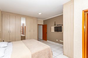 Image 19 - 882367