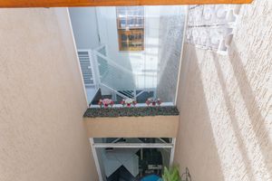 Image 36 - 882367