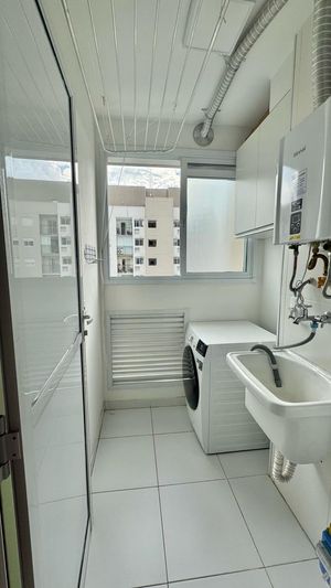 Image 9 - 882371