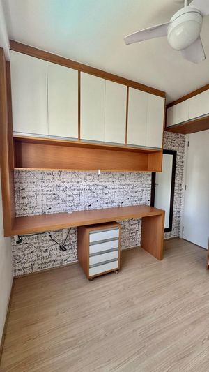 Image 19 - 882371