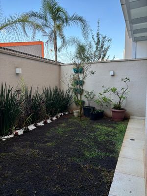 Image 9 - 882372
