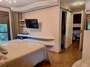 Image 19 - 882375