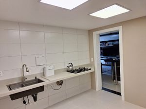 Image 11 - 882375