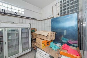 Image 8 - 882380