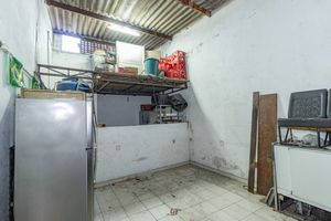 Image 10 - 882380