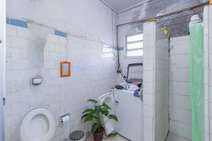 Image 19 - 882380