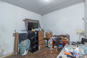 Image 21 - 882380