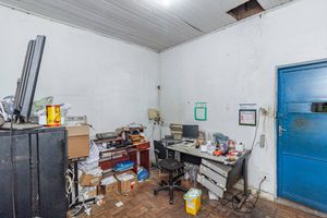 Image 22 - 882380
