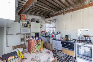 Image 23 - 882380