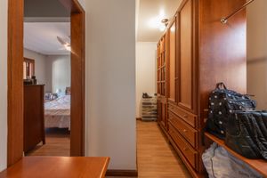 Image 16 - 882382